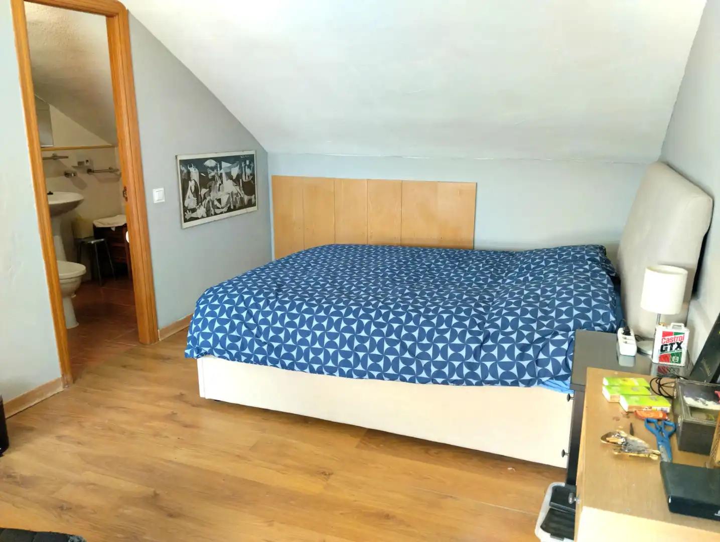 Habitación de Casa adosada en venta en San Lorenzo de El Escorial con Aire acondicionado, Calefacción y Jardín privado
