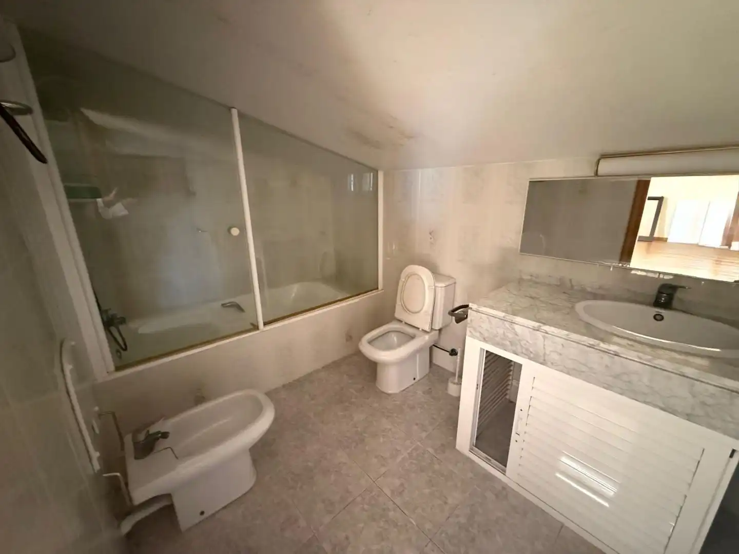 Badezimmer von Büro zum Verkauf in  Palma de Mallorca mit Klimaanlage, Heizung und Terrasse