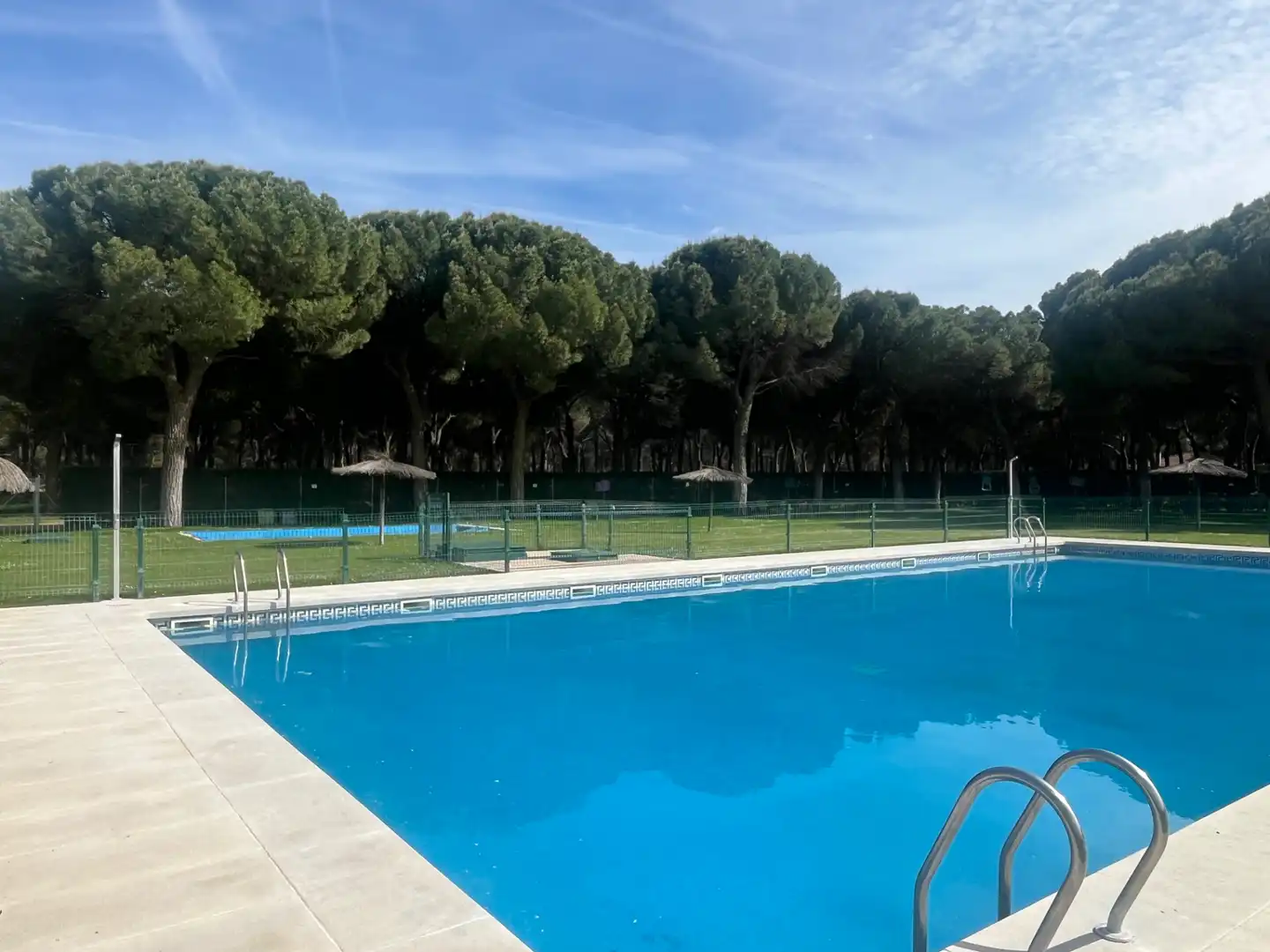 Piscina de Casa adosada en venta en Simancas con Aire acondicionado, Calefacción y Jardín privado