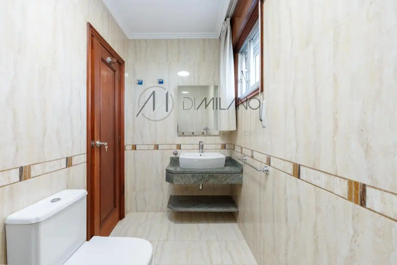 Baño de Casa o chalet en venta en Vigo  con Calefacción, Jardín privado y Parquet