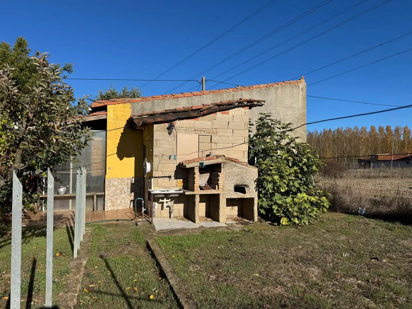 Exterior view of Houses for sale in Mansilla de las Mulas  with Heating, Private garden and Storage room