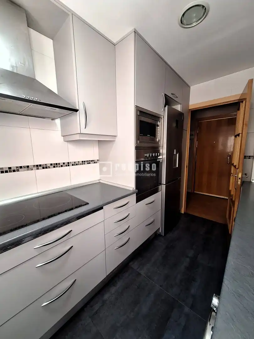 Cuina de Pis en venda en Madrid amb Calefacció, Parquet i Terrassa