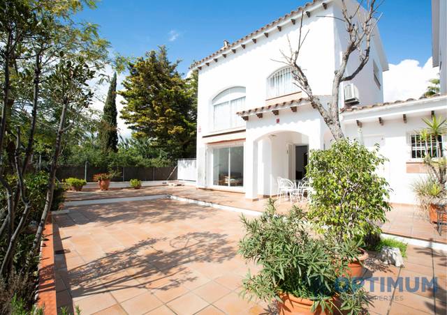 Casa-chalet en Alquiler en Carrer d'Ildefons Cerdà en Ametllers - Poble-Sec