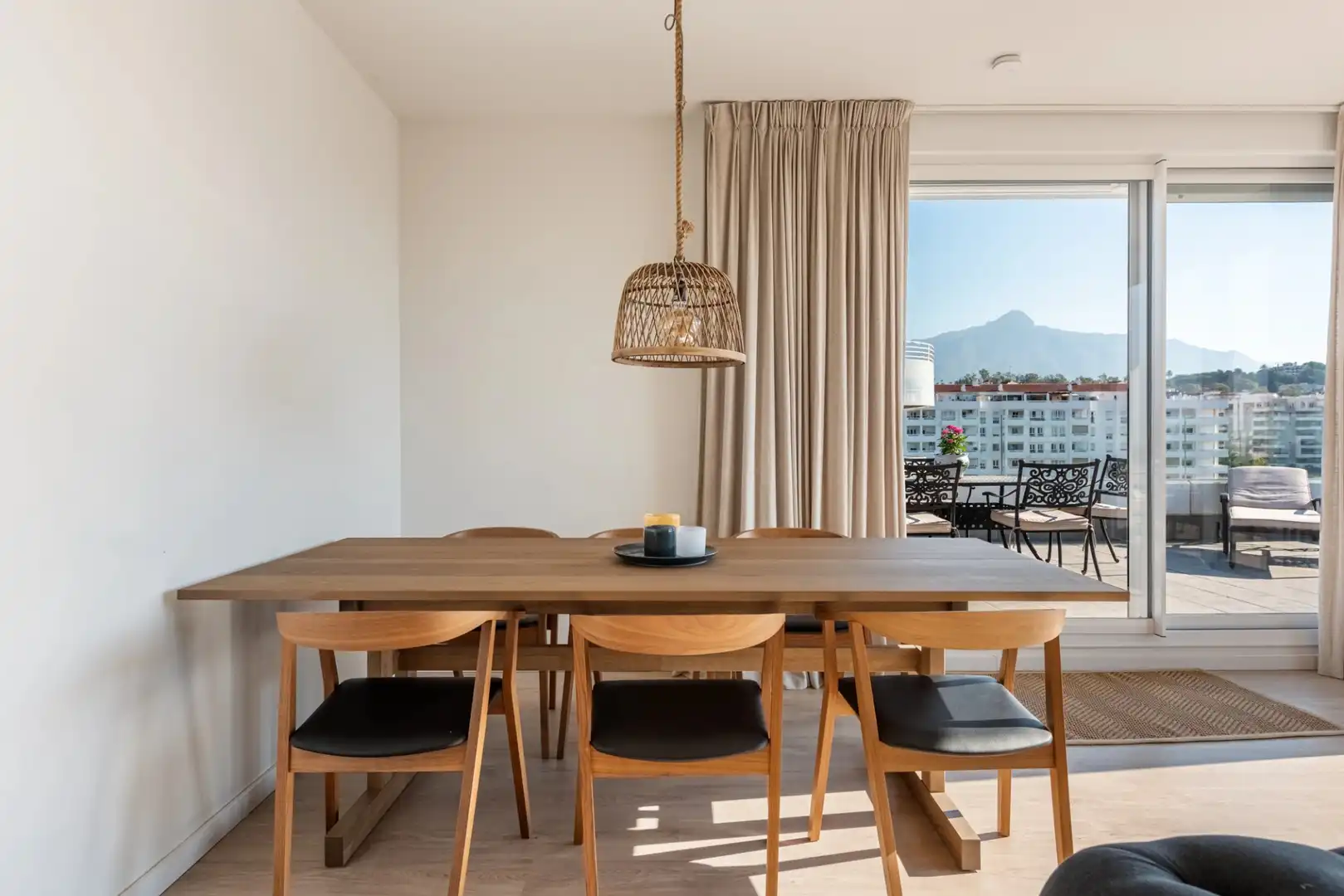 Comedor de Ático en venta en Marbella con Aire acondicionado, Terraza y Trastero