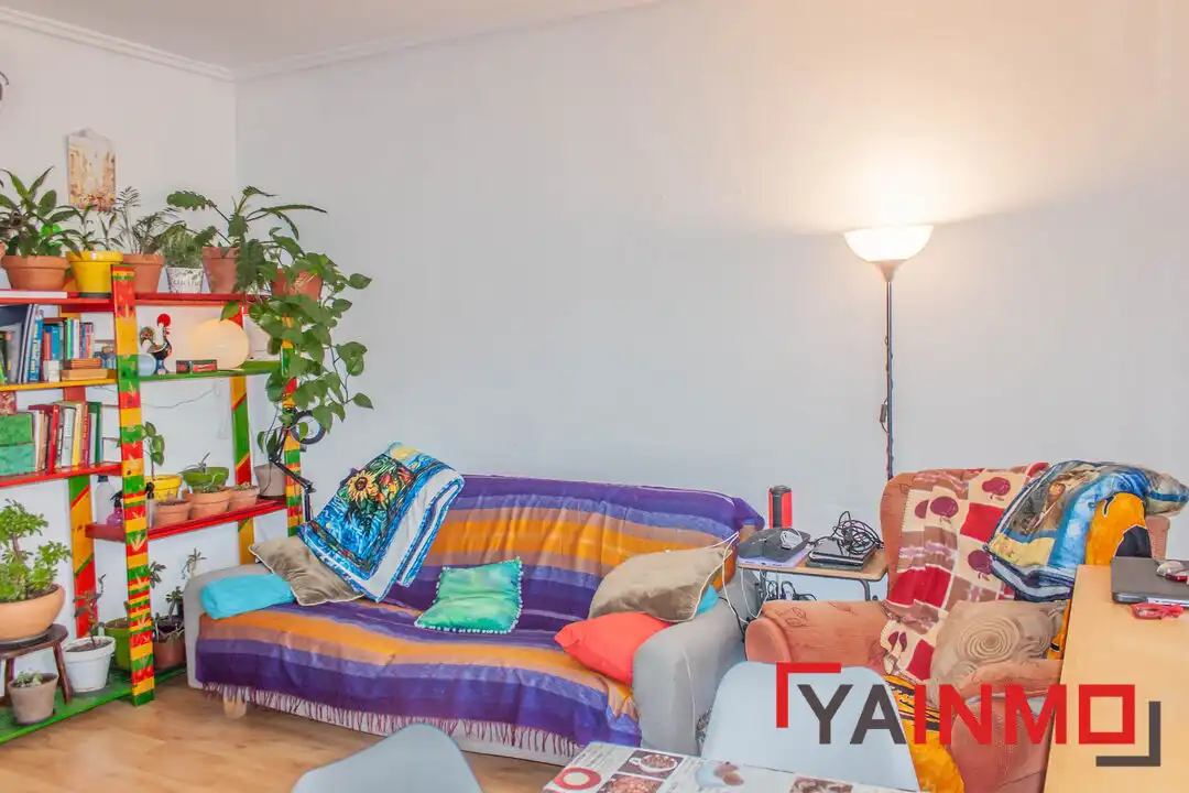 Sala de estar de Piso en venta en Vitoria - Gasteiz con Calefacción, Parquet y Trastero