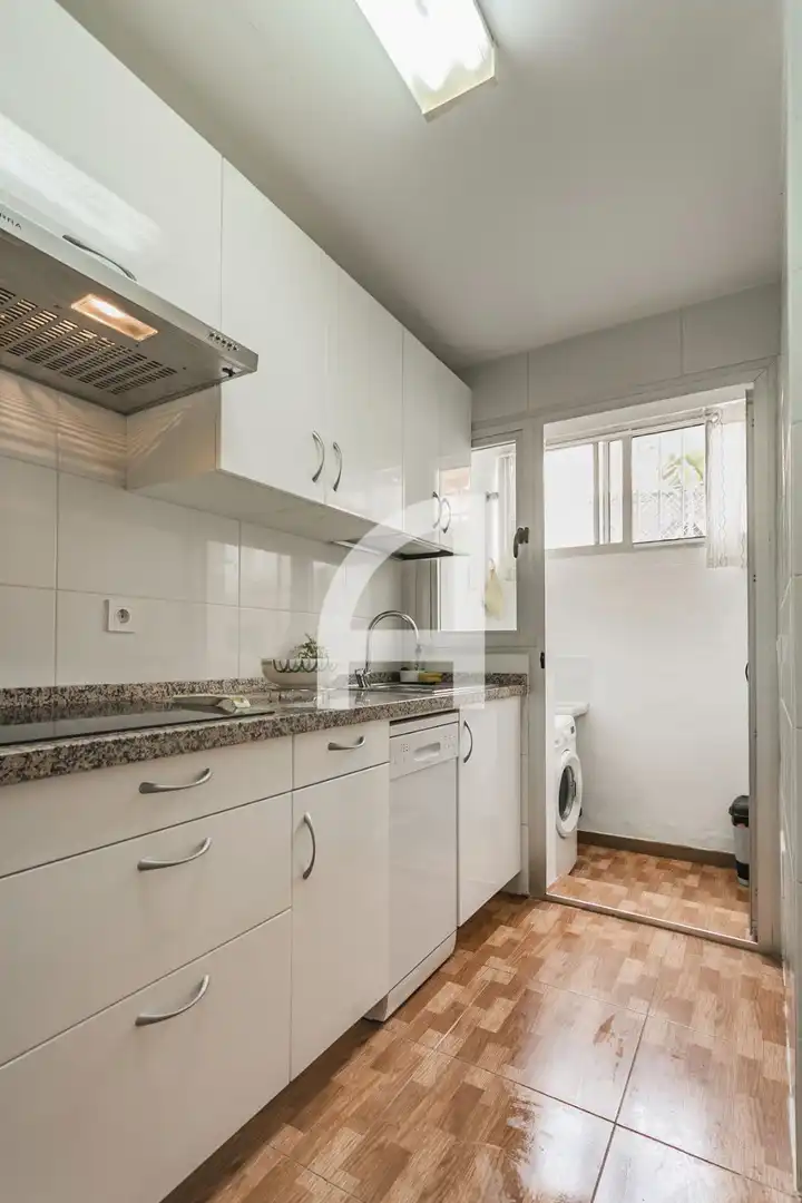 Küche von Einfamilien-Reihenhaus zum Verkauf in Estepona mit Heizung, Terrasse und Schwimmbad