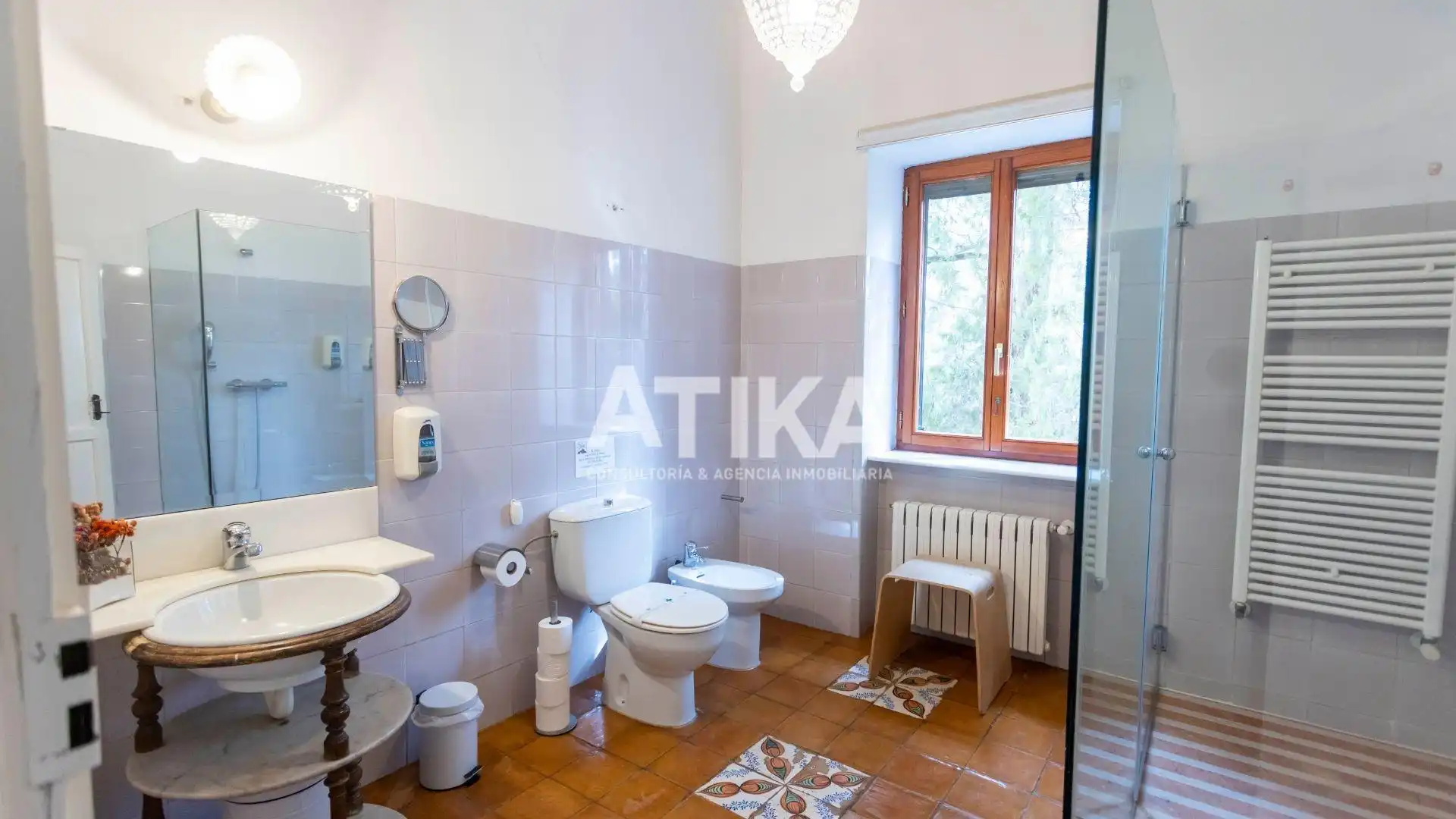 Badezimmer von Country house zum Verkauf in Fontanars dels Alforins mit Klimaanlage, Heizung und Privatgarten