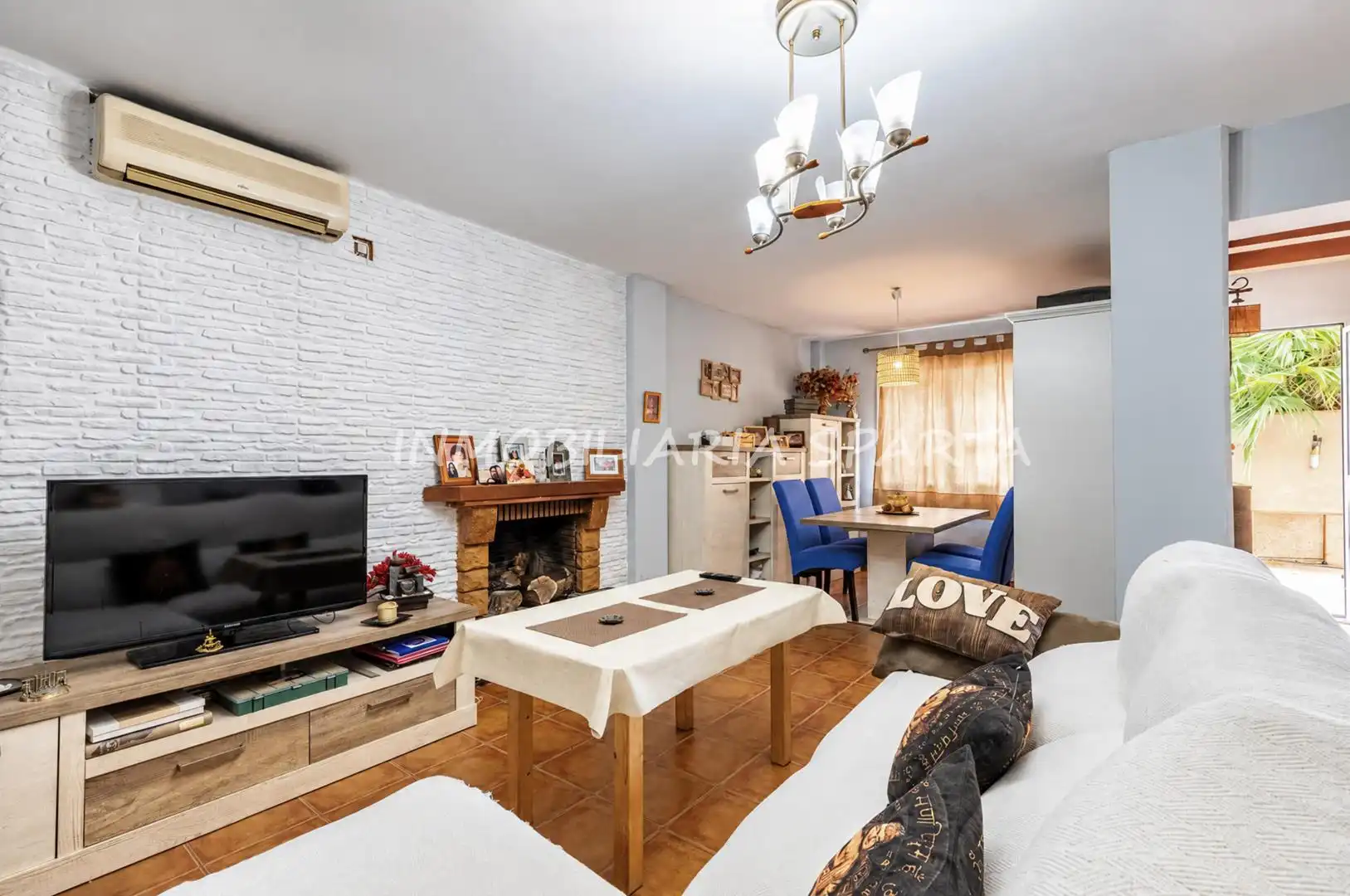 Sala d'estar de Casa o xalet en venda en Espartinas Pueblo