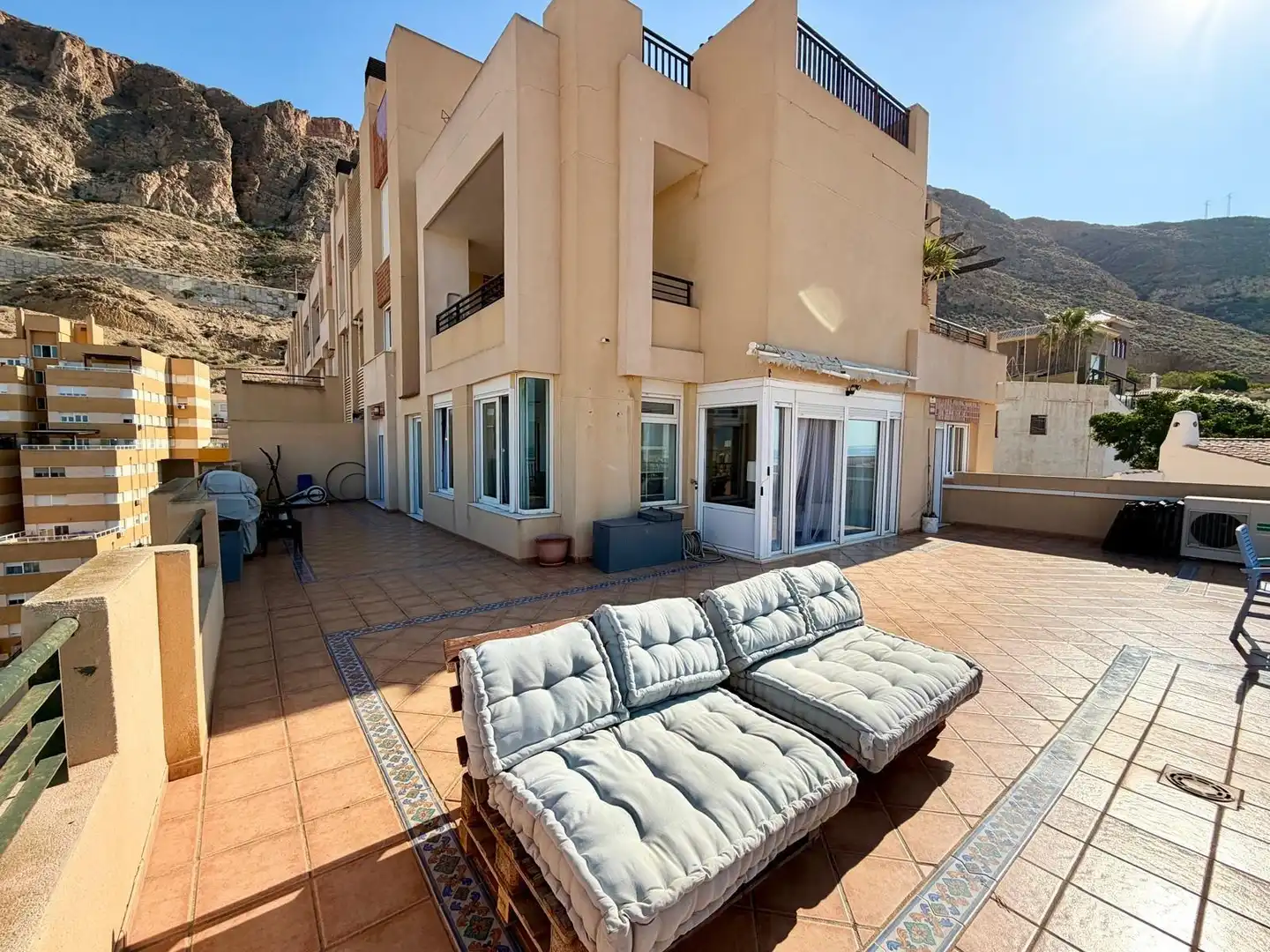 Terraza de Piso en venta en Roquetas de Mar con Aire acondicionado, Terraza y Amueblado