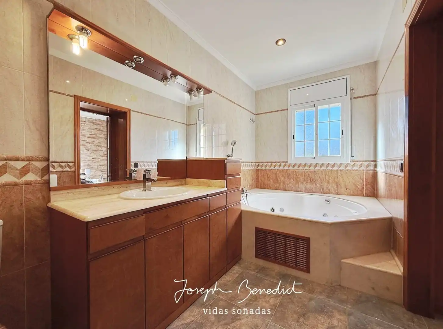Bathroom of Houses for sale in Begues  with Air Conditioner, Heating and Private garden