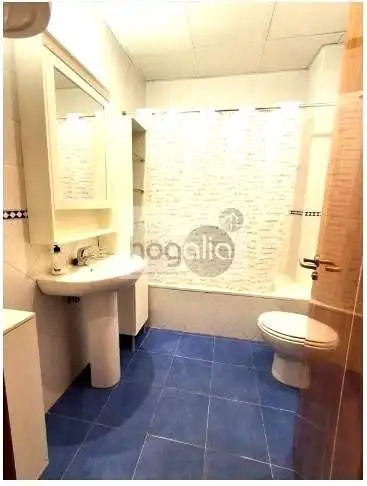 Baño de Estudio de alquiler en Sevilla con Aire acondicionado, Terraza y Piscina