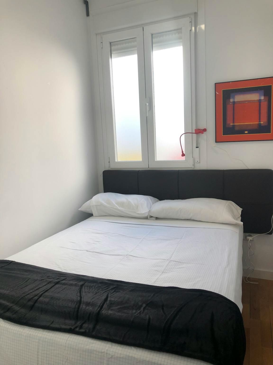 Habitación de Piso de alquiler en  Madrid Capital con Aire acondicionado, Calefacción y Amueblado