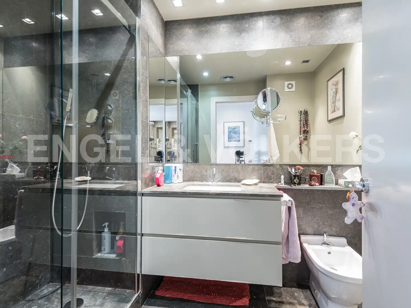 Badezimmer von Wohnung zum Verkauf in Barcelona mit Klimaanlage, Heizung und Terrasse