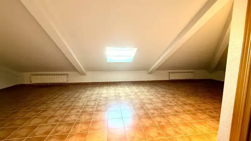 Dúplex en venta en El Espinar con Calefacción, Jardín privado y Terraza