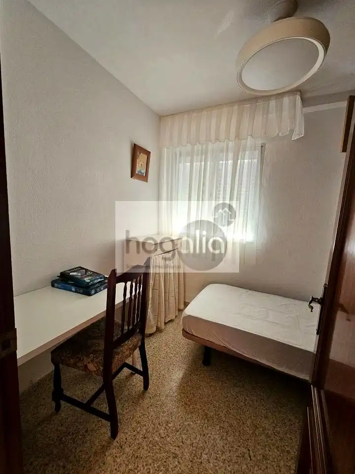 Habitación de Piso de alquiler en Sevilla con Aire acondicionado y Amueblado