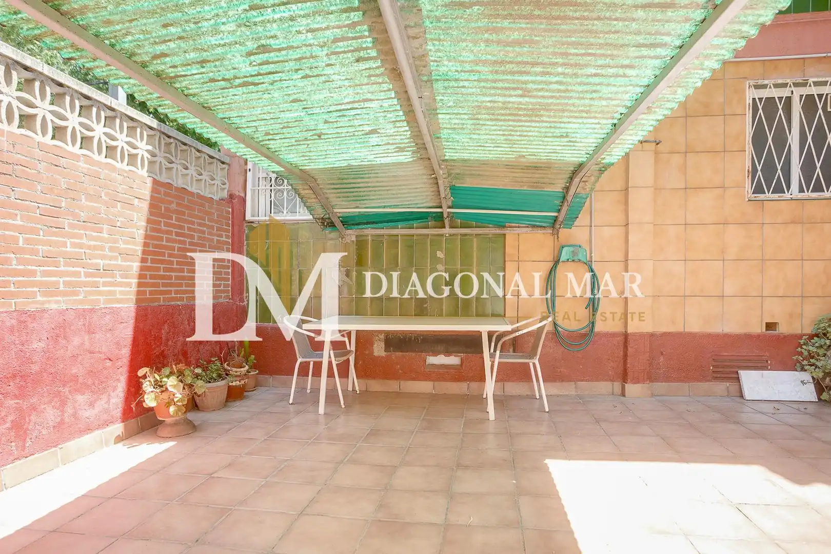 Terrasse von Einfamilien-Reihenhaus zum Verkauf in Barcelona mit Terrasse