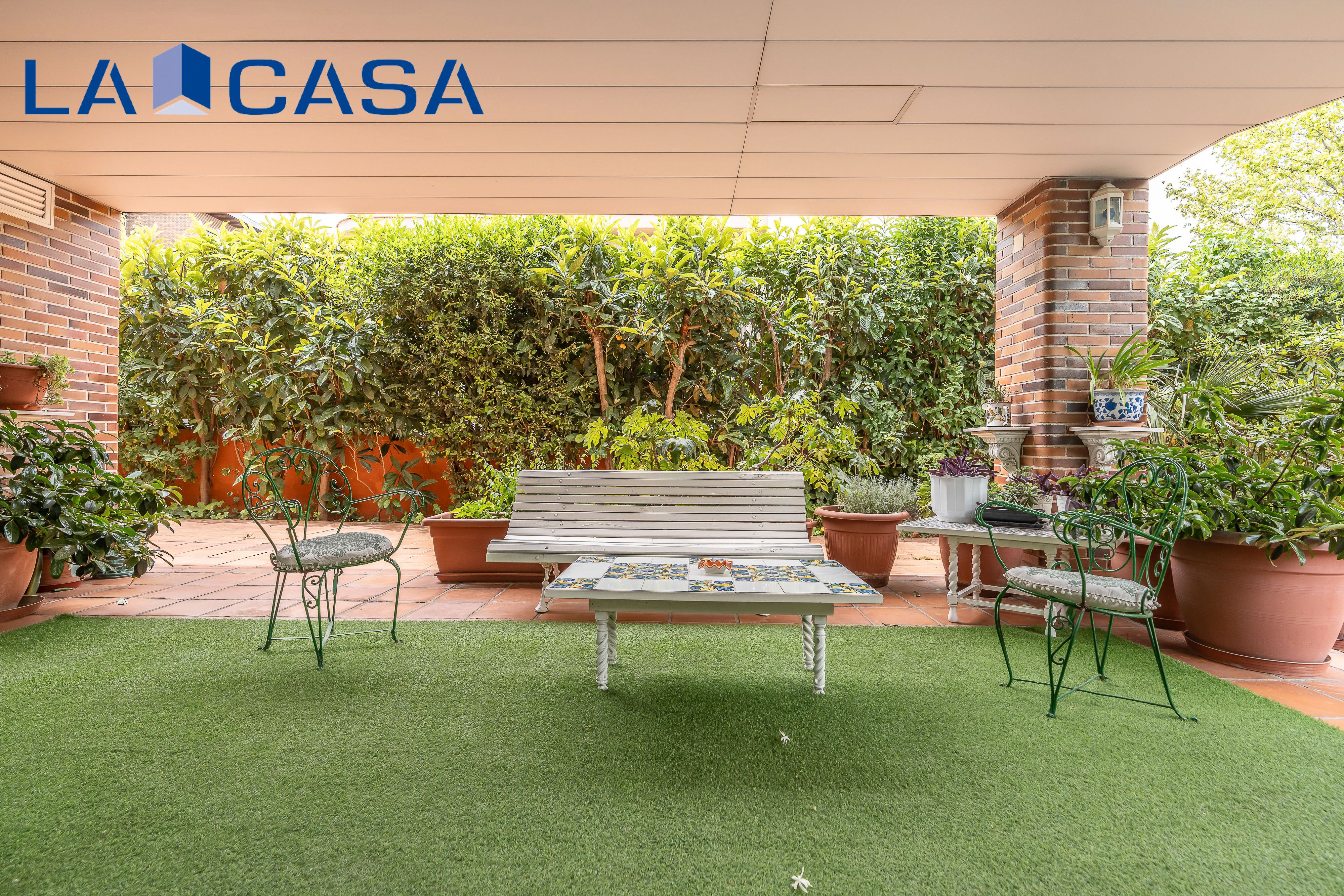 Terrace of House or chalet for sale in  Madrid Capital  with Air Conditioner, Heating and Storage room