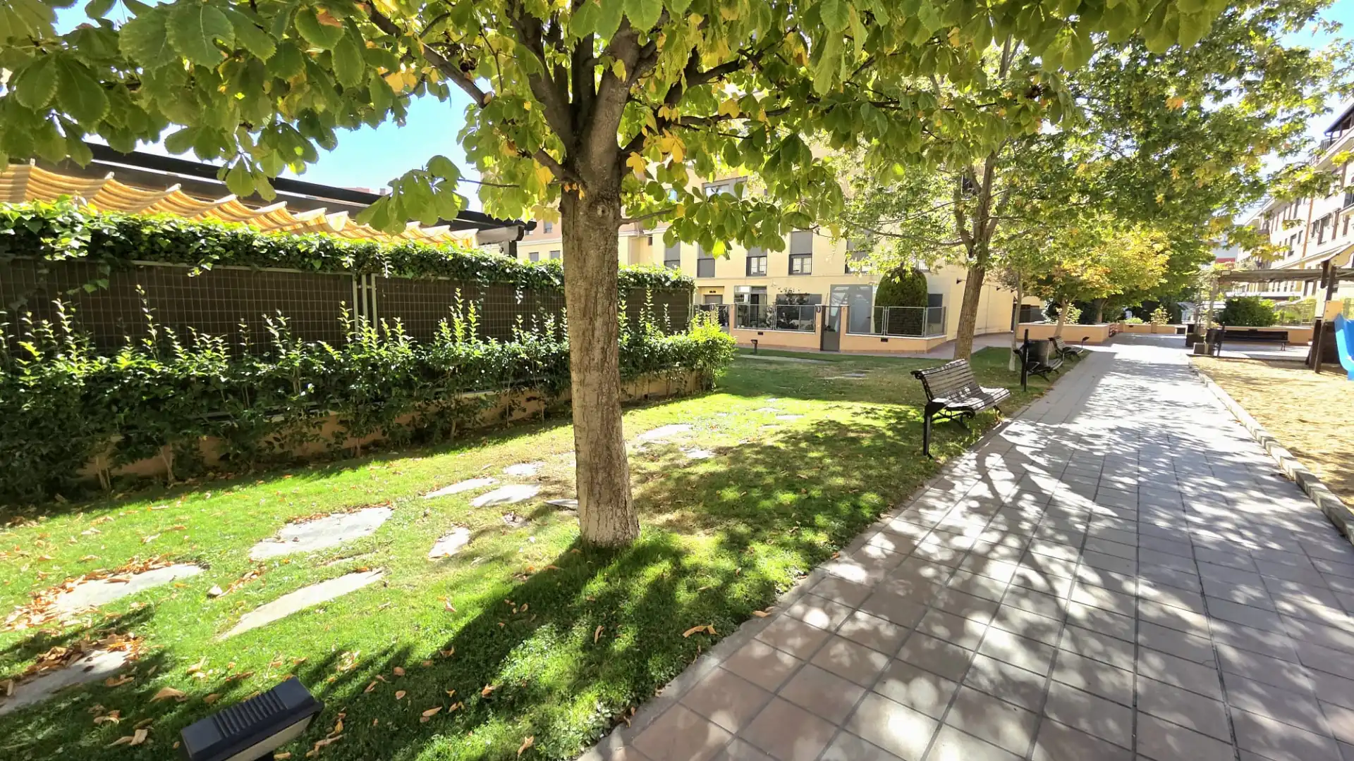Jardín de Piso en venta en Parla con Aire acondicionado, Calefacción y Jardín privado
