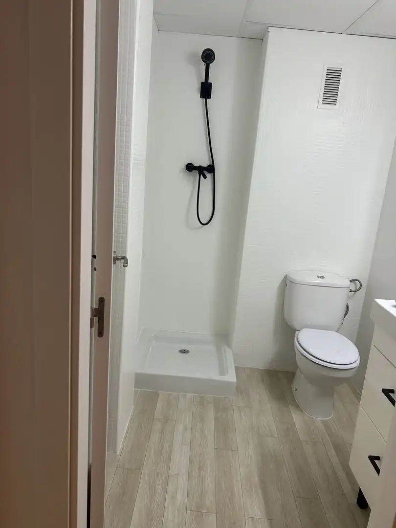 Bany de Pis de lloguer en Oliva