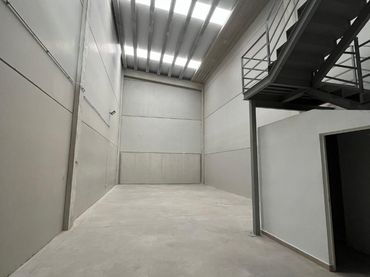 Nau industrial en venda a Calle de Juan de la Cierva