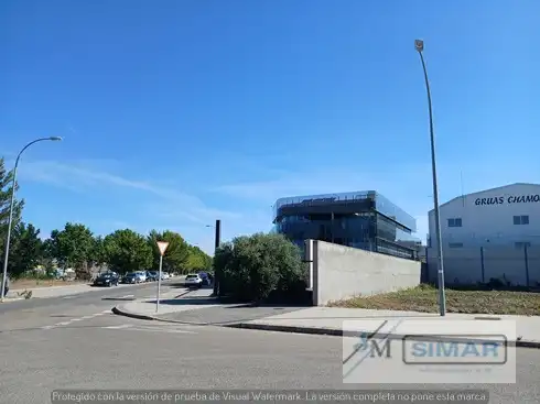 Außenansicht von Fabrikhallen zum Verkauf in Torrijos