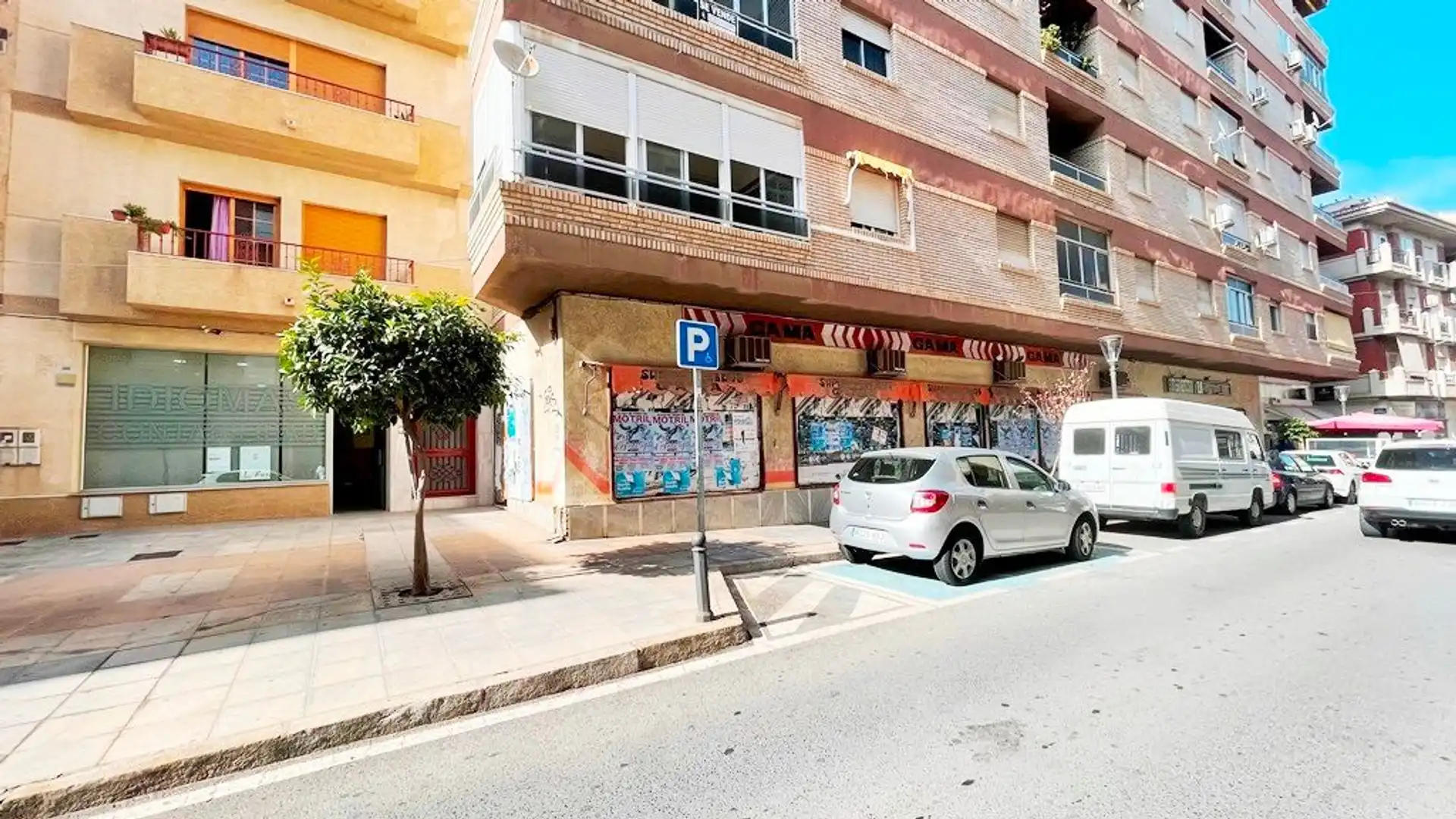 Vista exterior de Local en venta en Motril
