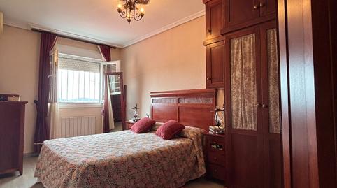 Foto 5 de Casa adosada en venta en Calle Granadilla, 10, Los Pinos - El Pilar, Cáceres