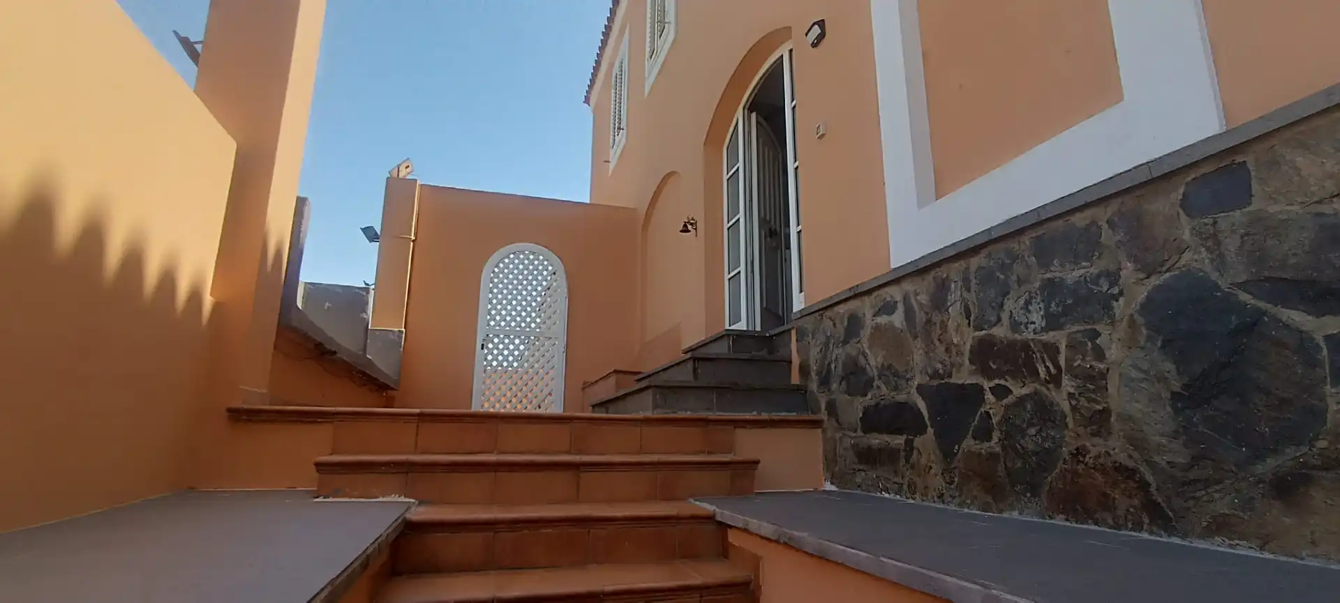 Vista exterior de Casa o chalet de alquiler en Las Palmas de Gran Canaria con Jardín privado, Terraza y Trastero
