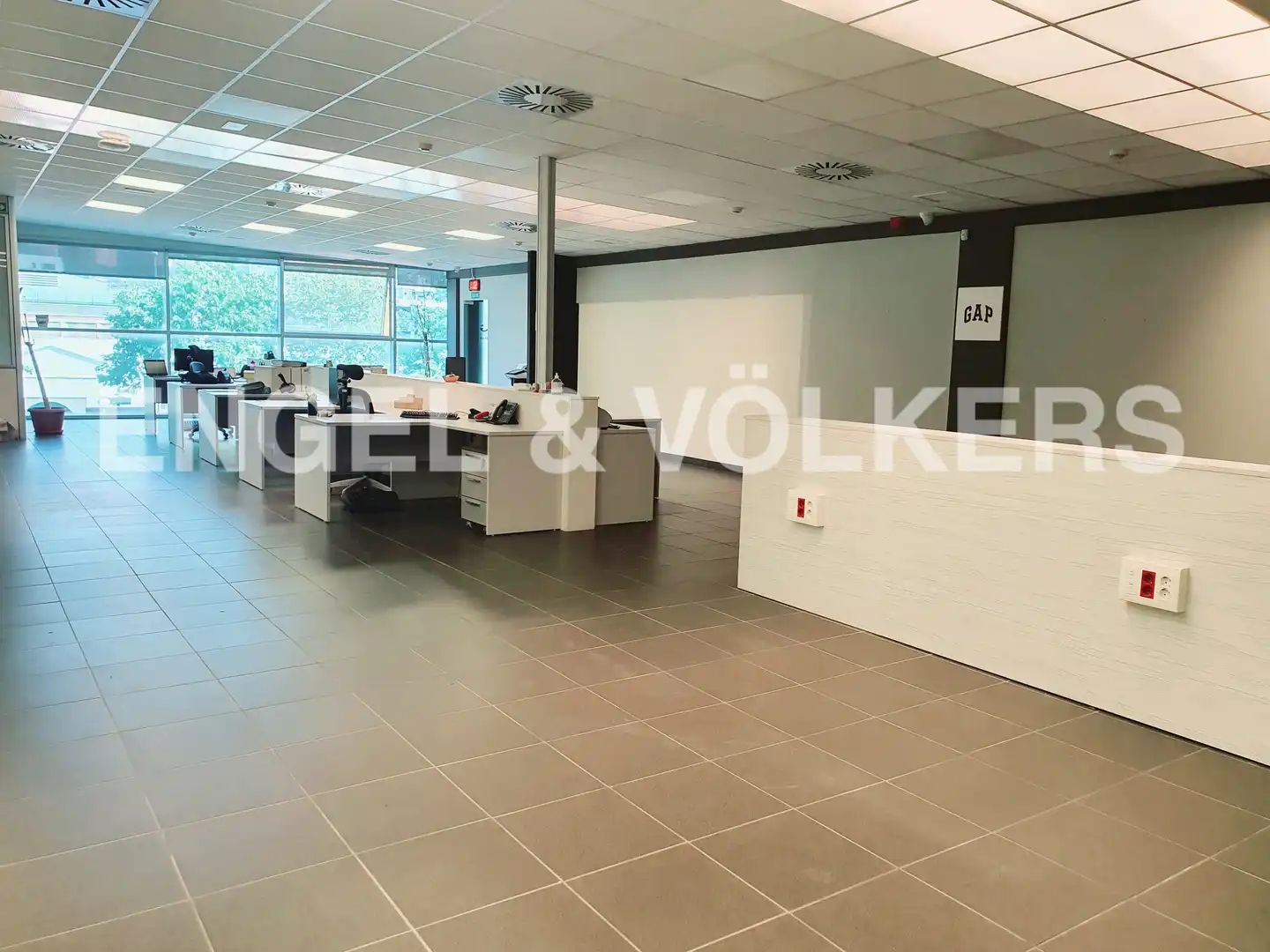 Nau industrial en venda en Cornellà de Llobregat
