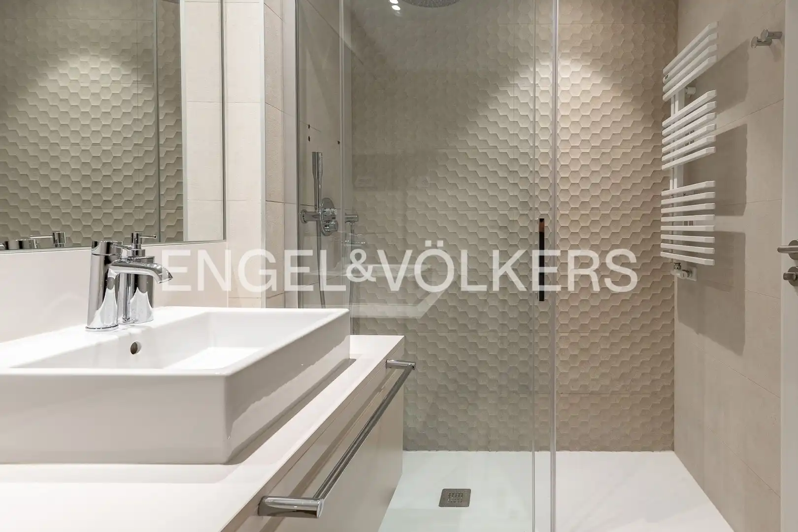Baño de Piso de alquiler en Barcelona con Aire acondicionado, Calefacción y Parquet