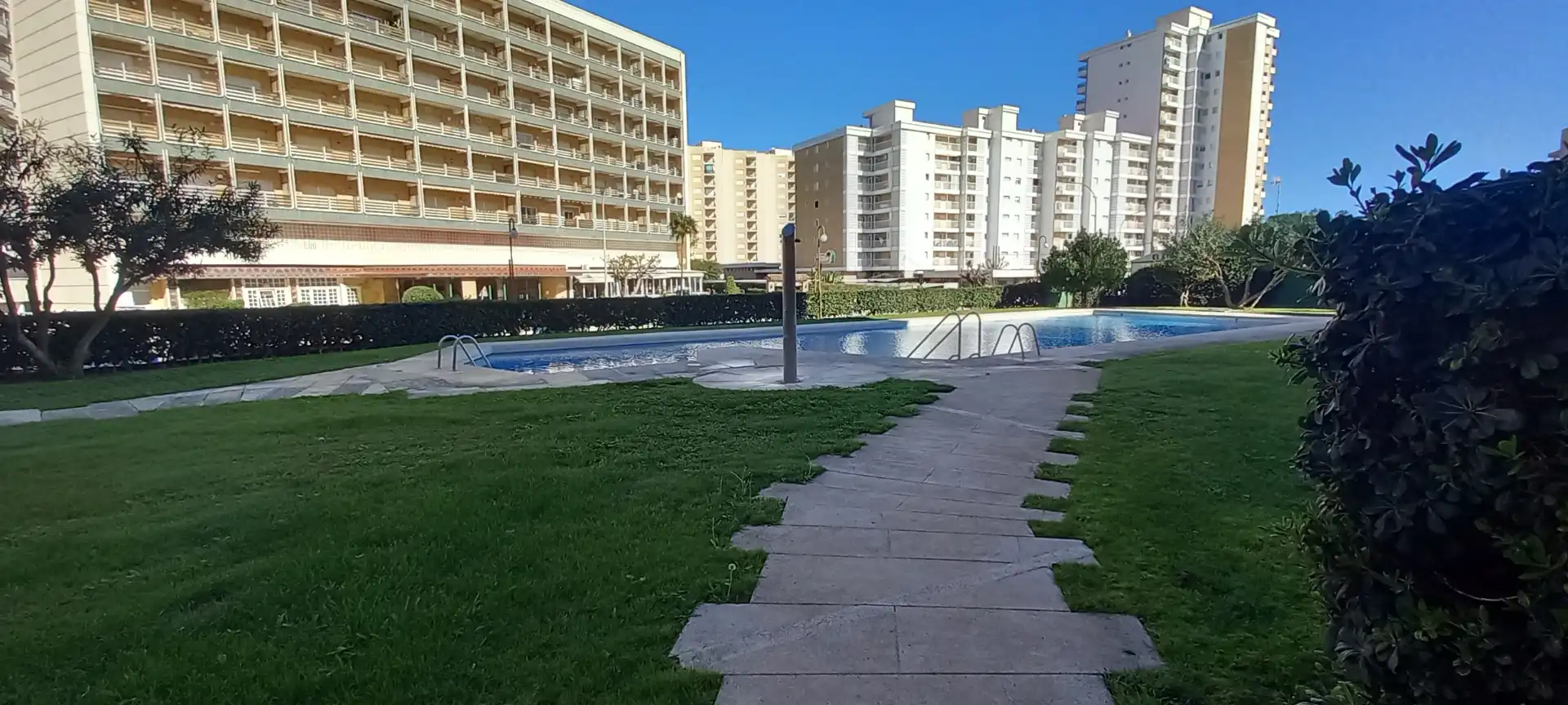 Piscina de Apartament en venda en Gandia amb Moblat i Piscina comunitària