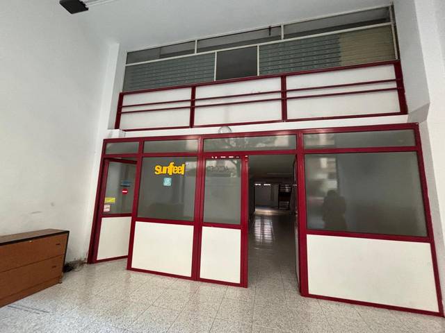 Local comercial en Alquiler en Laviada