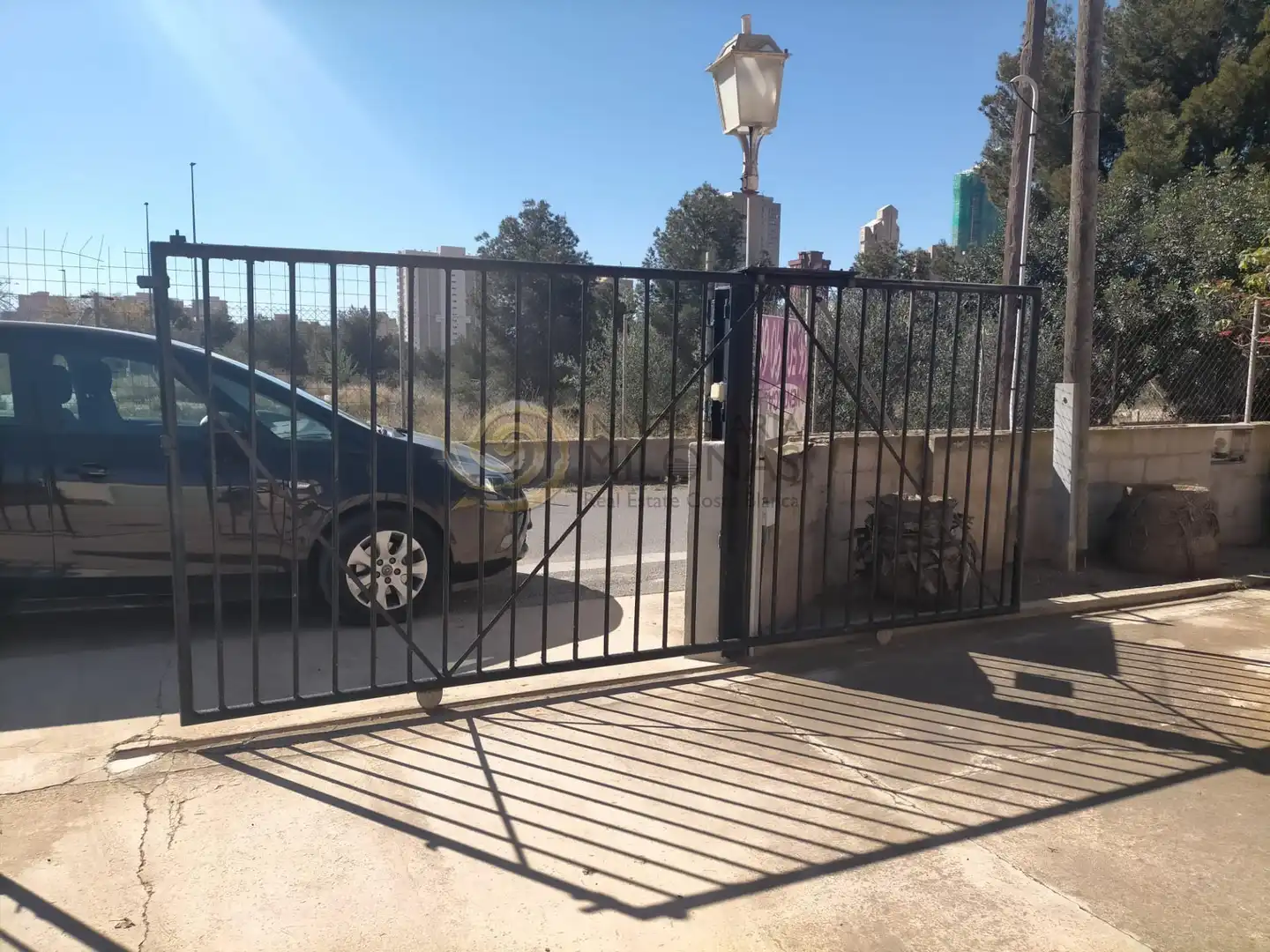 Aparcament de Casa o xalet en venda en Benidorm amb Jardí privat, Terrassa i Traster