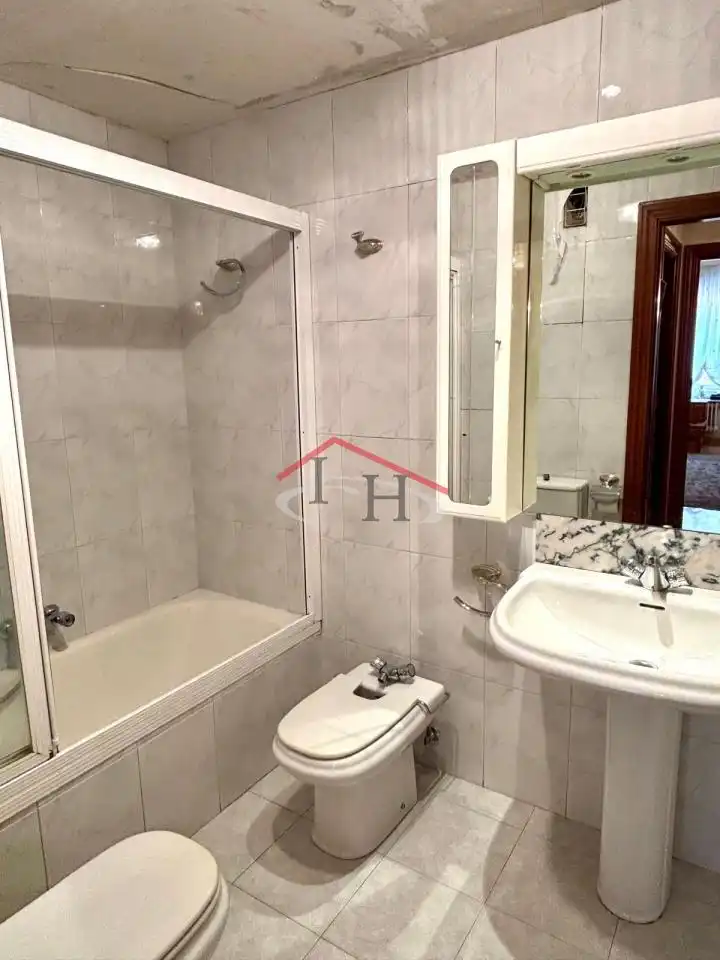 Baño de Piso en venta en León Capital  con Calefacción, Parquet y Terraza