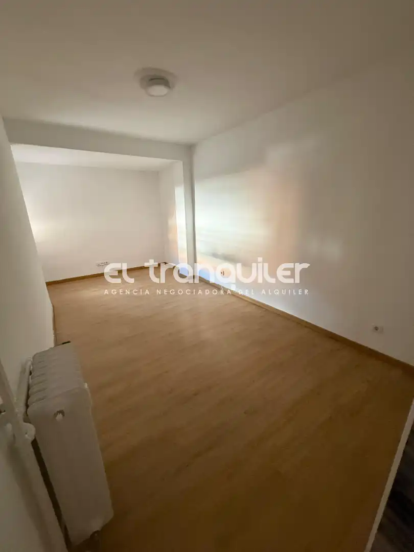 Schlafzimmer von Wohnung zur Miete in Madrid mit Terrasse und Waschmaschine