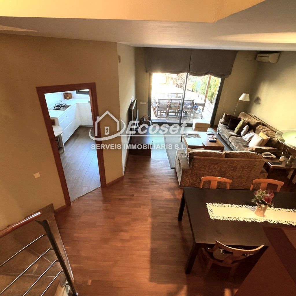 Sala d'estar de Casa adosada en venda en Vallirana amb Aire condicionat, Calefacció i Terrassa