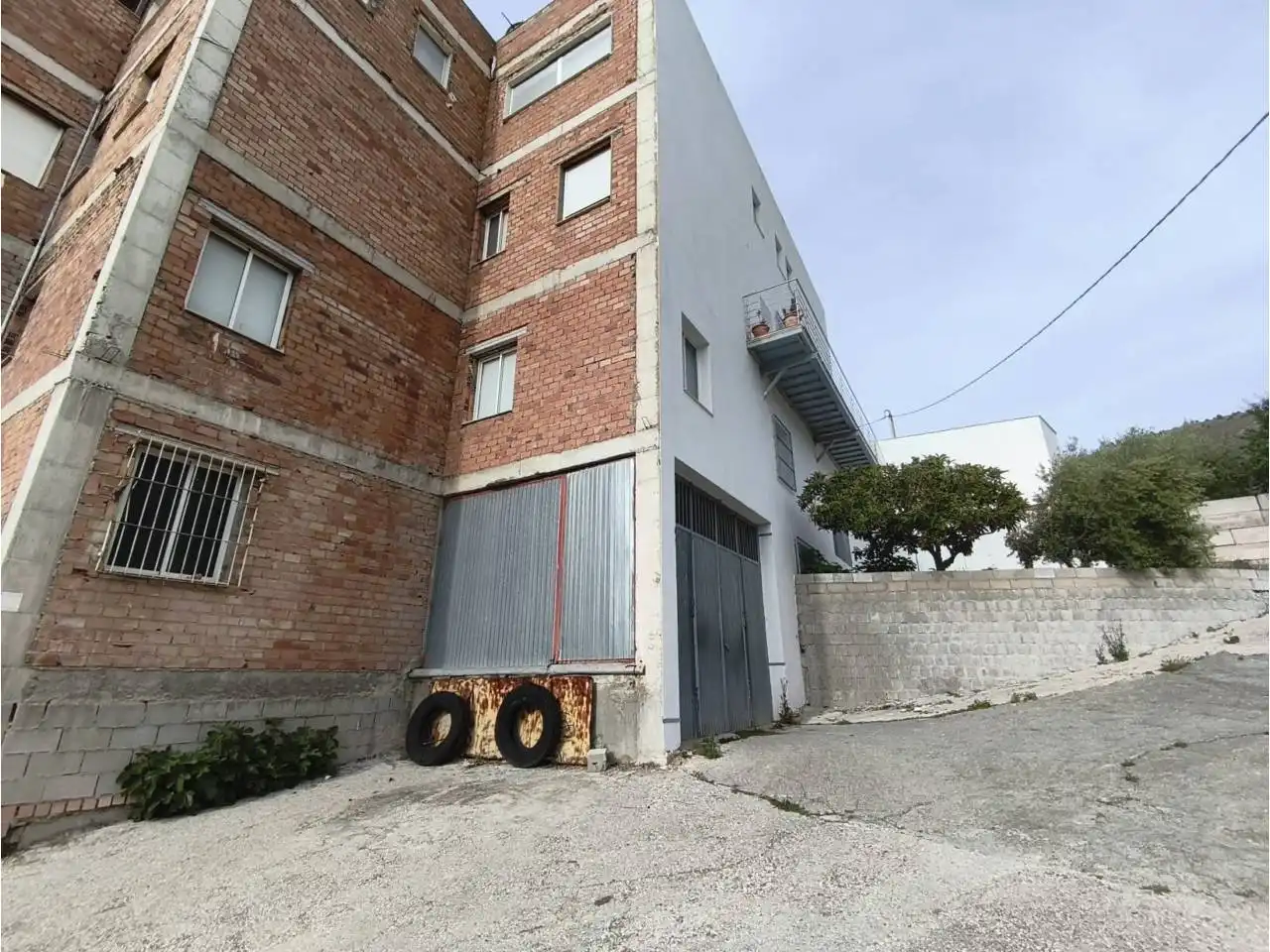 Vista exterior de Edificio en venta en Moclín