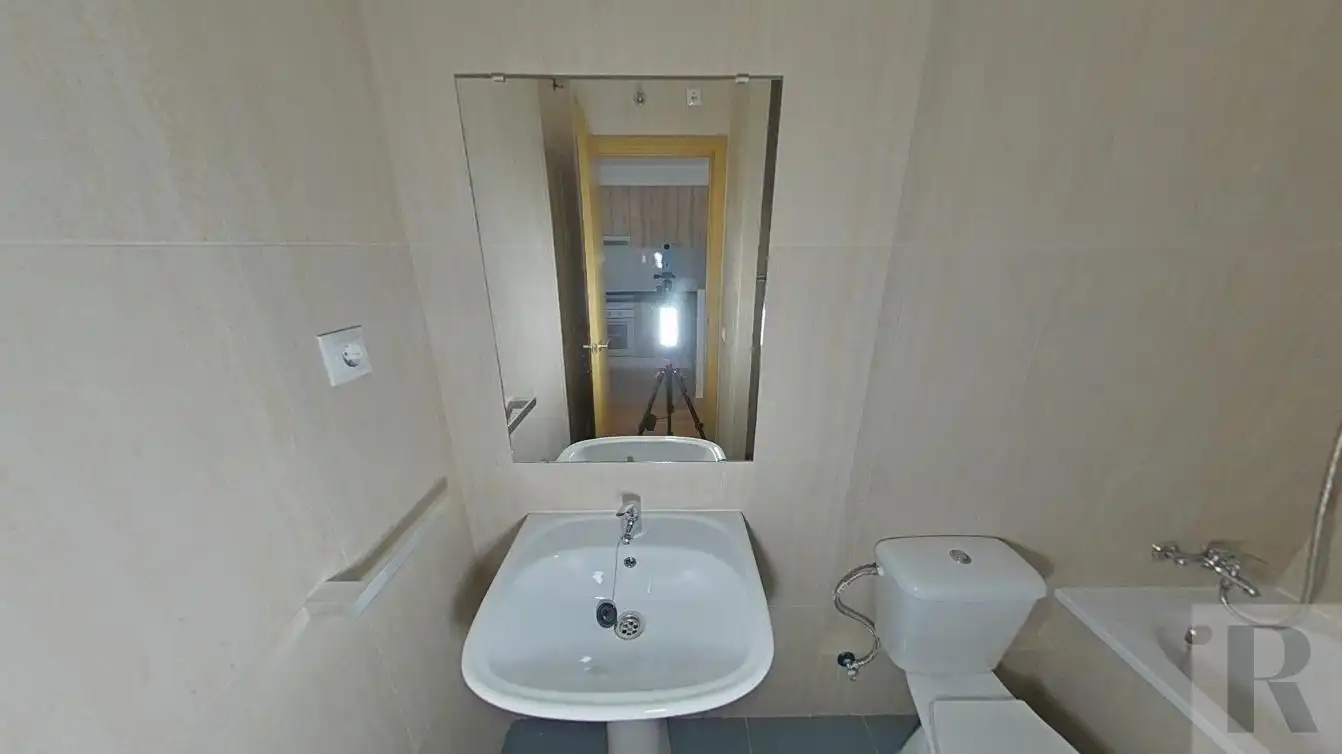 Bathroom of Study for sale in Sabadell