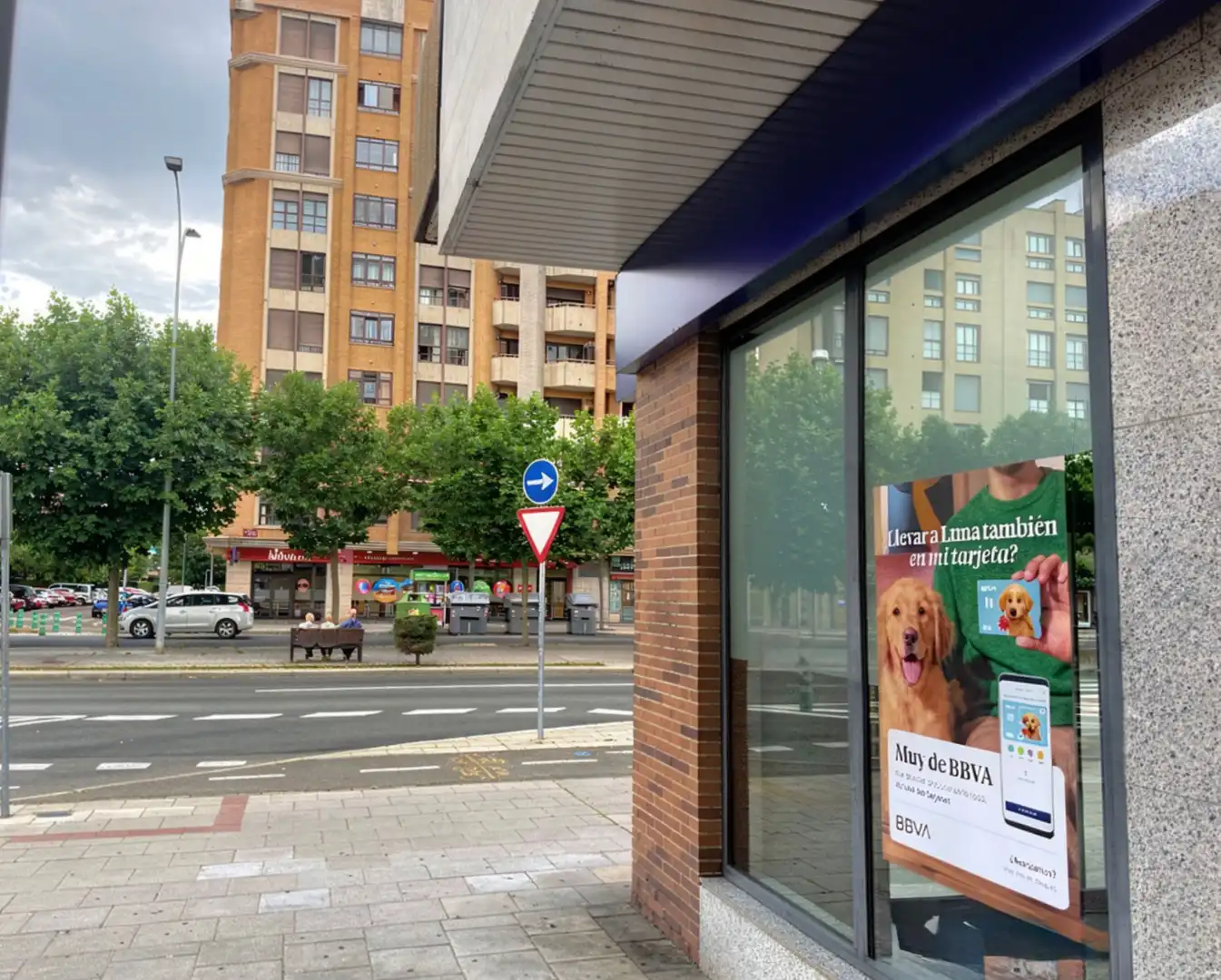 Vista exterior de Local de lloguer en León Capital  amb Parquet i Alarma