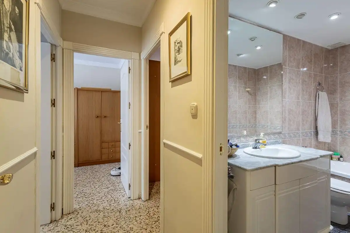 Bathroom of Flat for sale in Granada  with Heating and Terrace