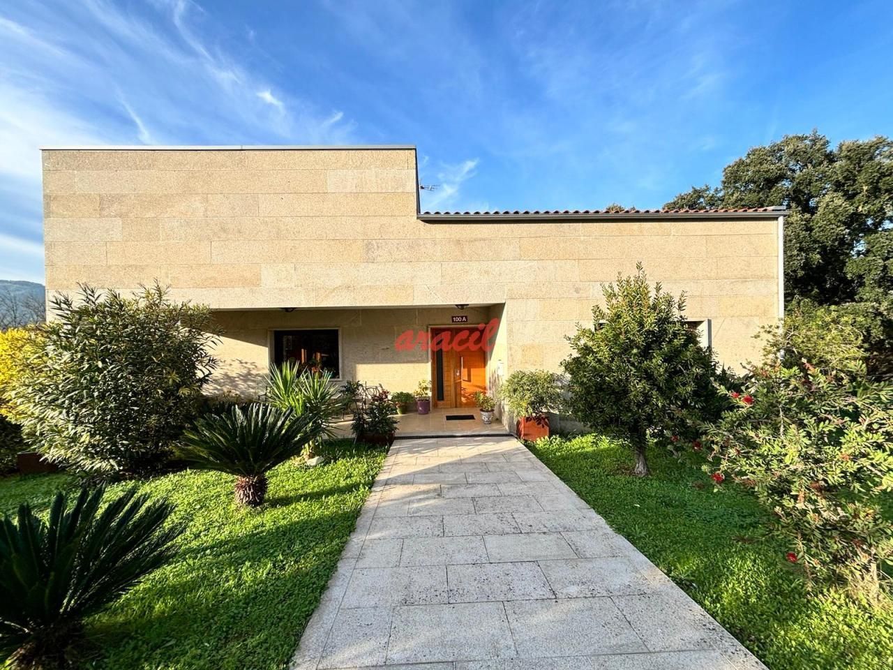 Jardí de Casa o xalet en venda en Ourense Capital  amb Calefacció, Jardí privat i Terrassa