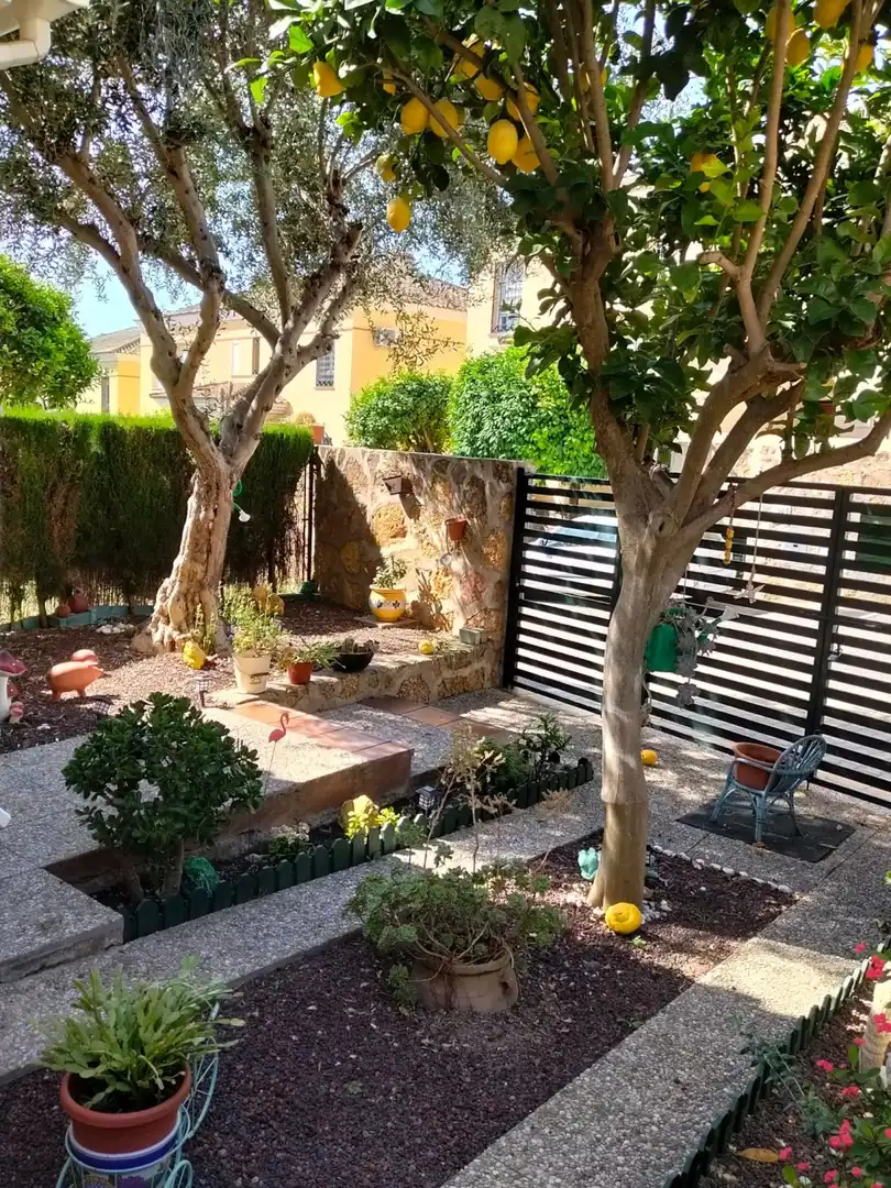 Jardín de Casa o chalet en venta en Tomares con Aire acondicionado, Calefacción y Terraza