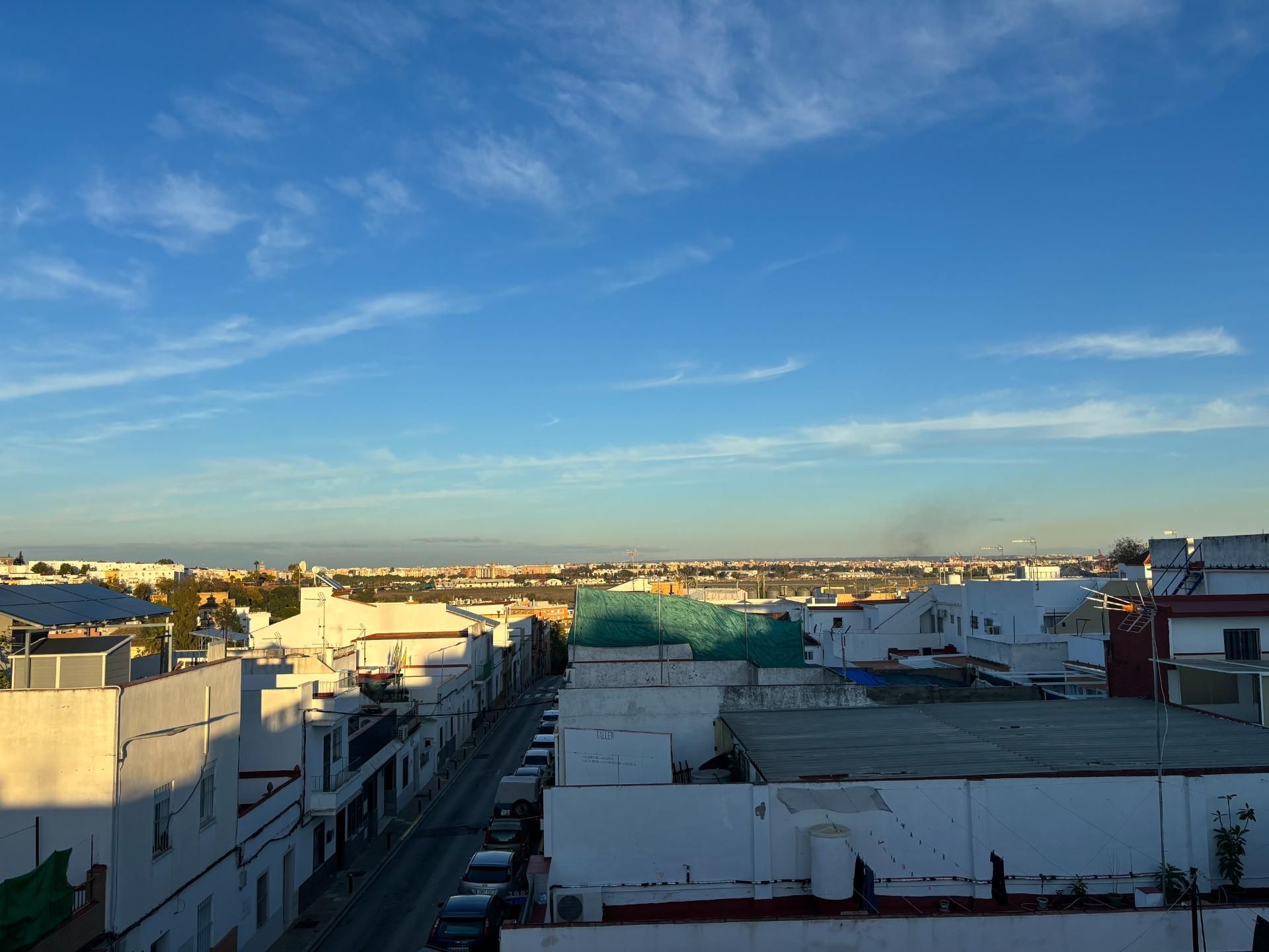 Exterior view of Single-family semi-detached for sale in San Juan de Aznalfarache  with Air Conditioner