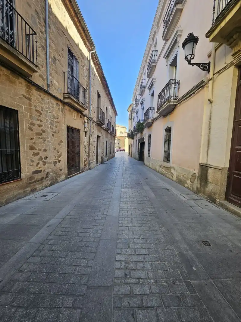 Außenansicht von Wohnungen zur Miete in Cáceres mit Klimaanlage, Heizung und Privatgarten