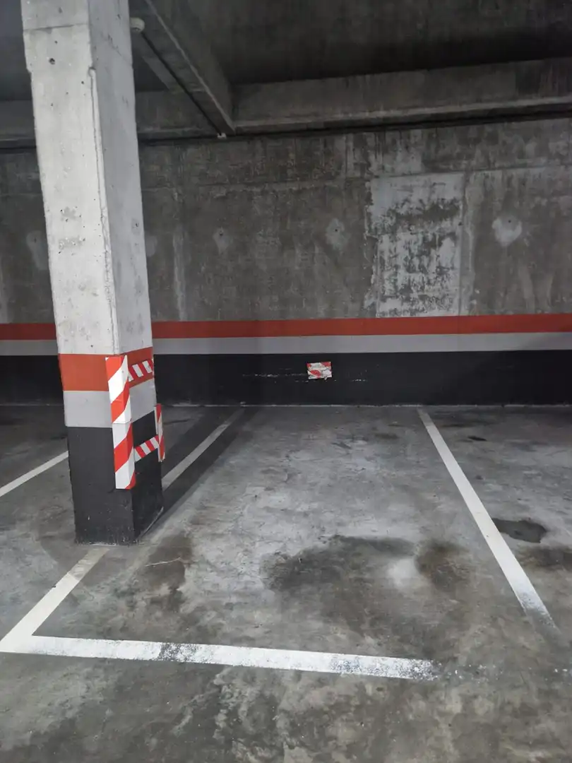 Parking de Piso en venta en Avilés con Calefacción, Parquet y Trastero