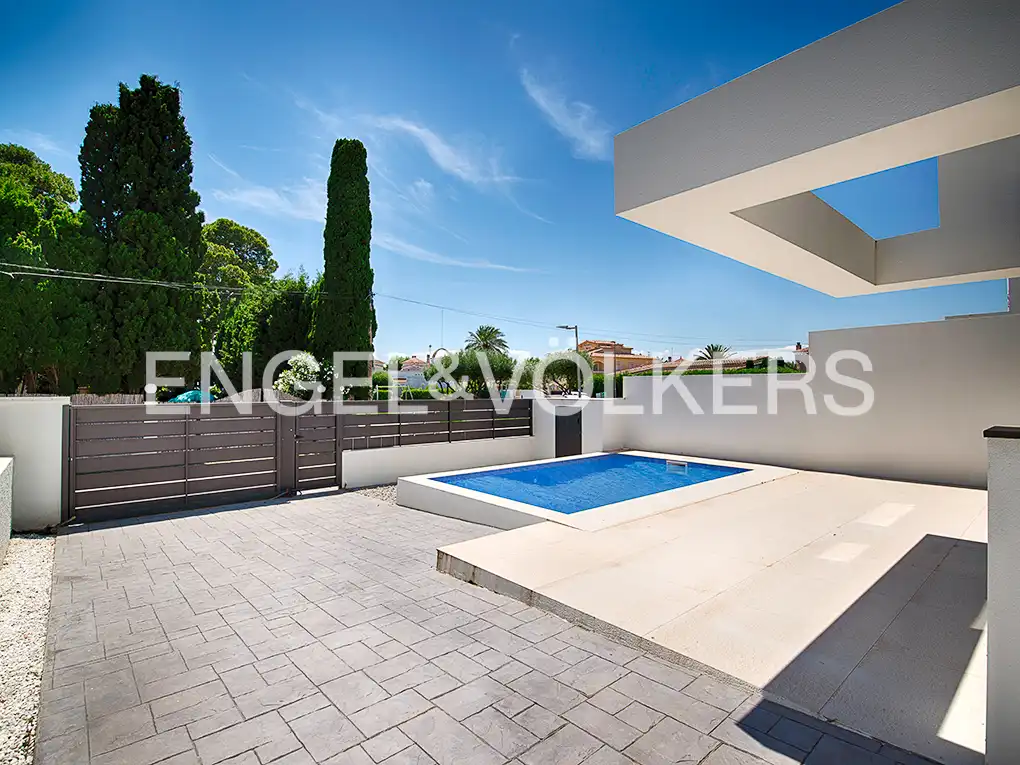 Casa pareada con terraza en venta en Carrer Requesens, imagen 5