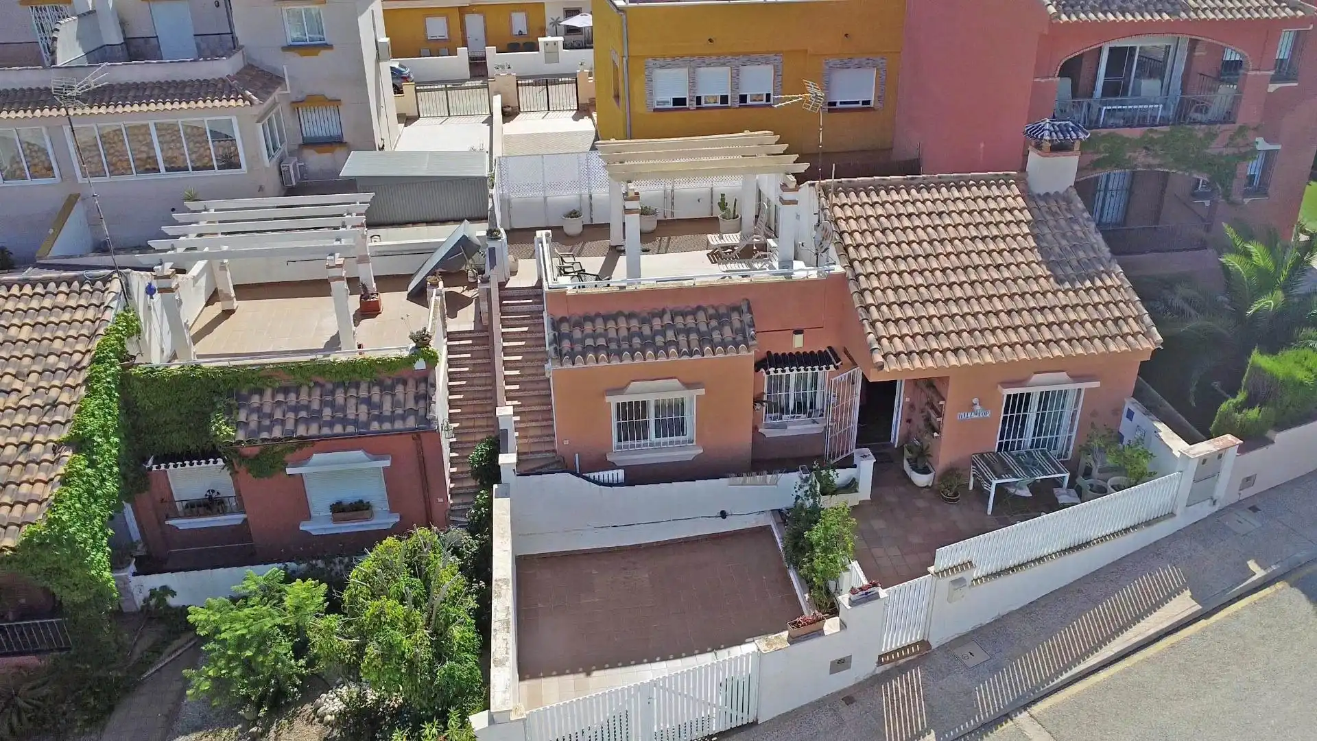 Vista exterior de Casa adosada en venta en Cartagena con Terraza, Amueblado y Piscina comunitaria