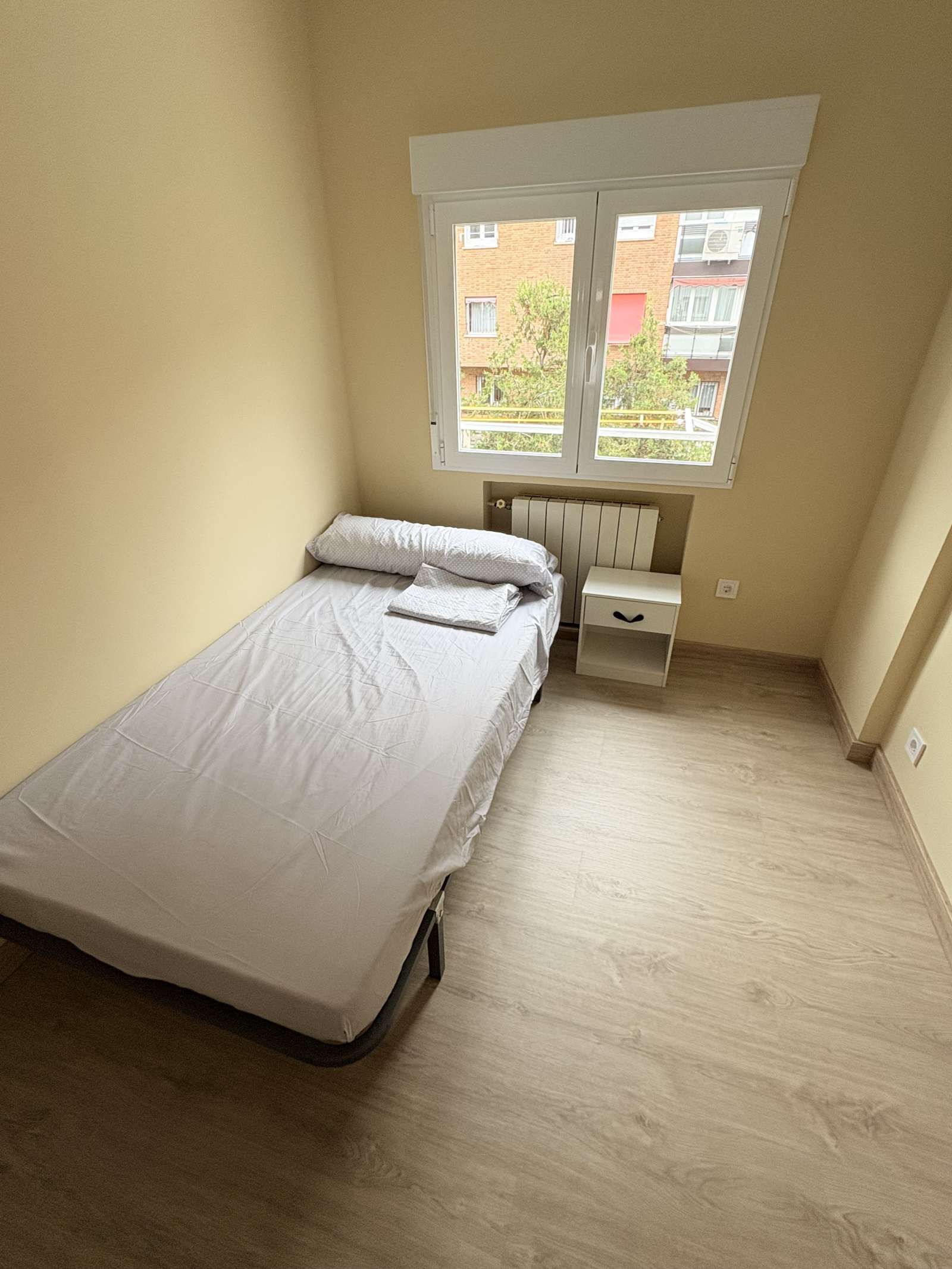 Bedroom of Flat to share in  Madrid Capital  with Air Conditioner, Heating and Terrace