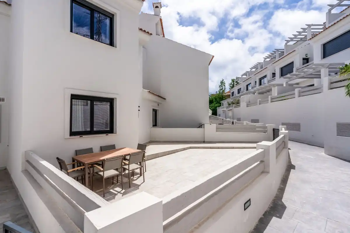 Terrassa de Casa adosada de lloguer en Estepona amb Aire condicionat, Moblat i Forn