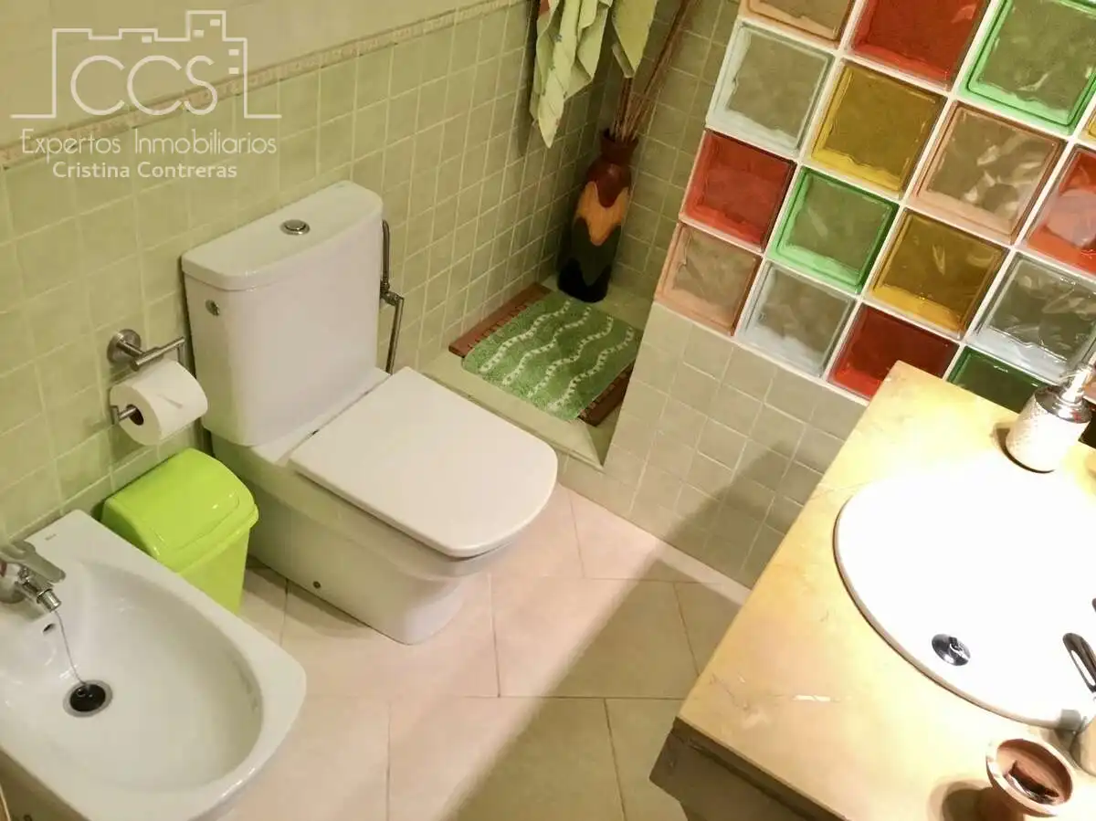 Bany de Casa o xalet en venda en Sevilla amb Aire condicionat, Traster i Piscina